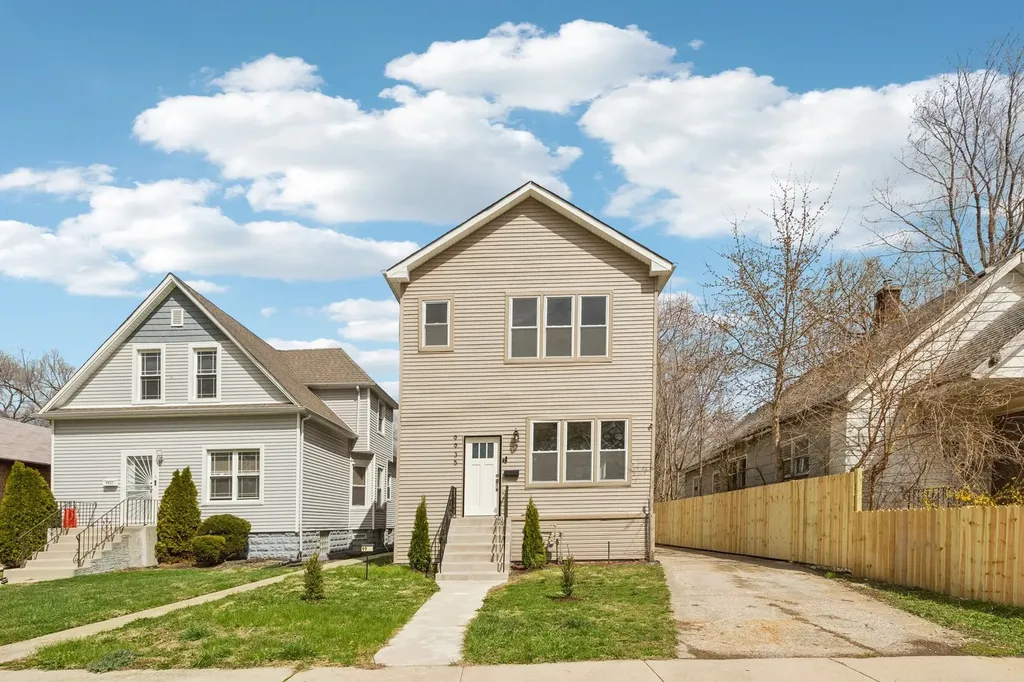 9935 South Winston Avenue Chicago IL 60643