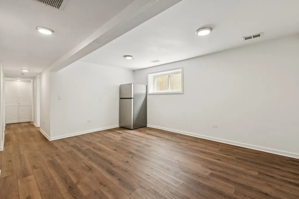 9935 South Winston Avenue Chicago IL 60643
