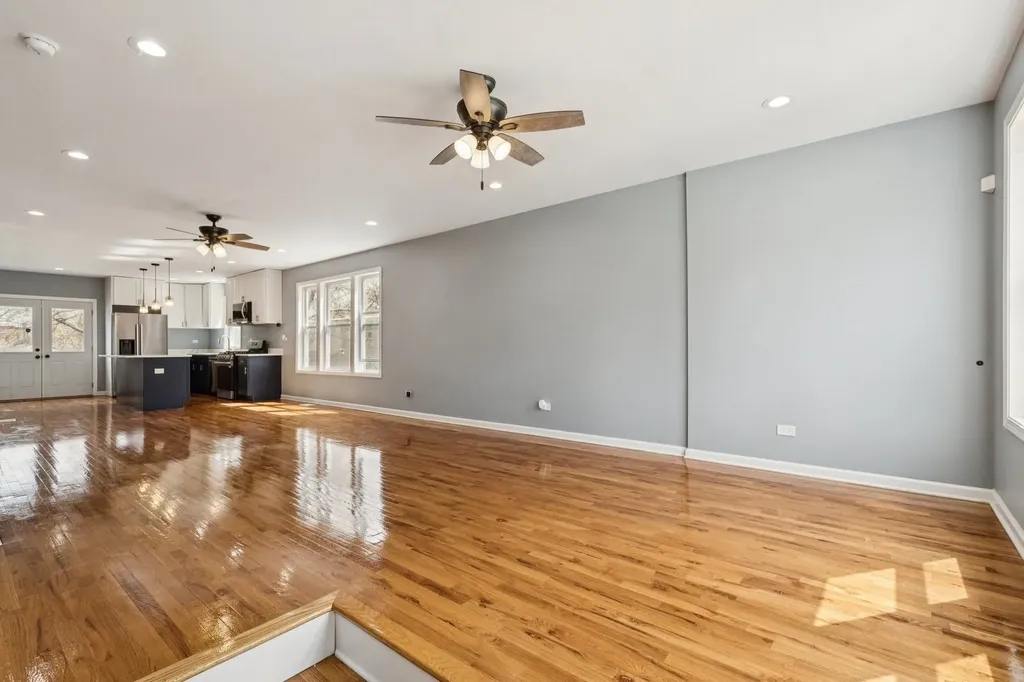 9935 South Winston Avenue Chicago IL 60643