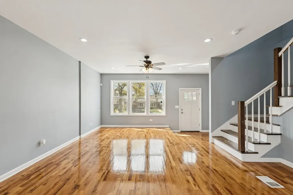 9935 South Winston Avenue Chicago IL 60643