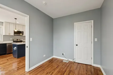 9935 South Winston Avenue Chicago IL 60643
