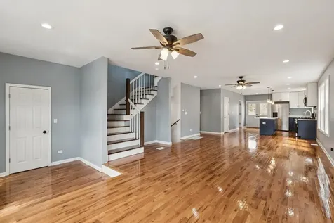 9935 South Winston Avenue Chicago IL 60643