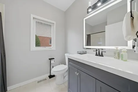 909 Berkshire Drive Matteson IL 60443