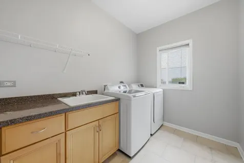 909 Berkshire Drive Matteson IL 60443