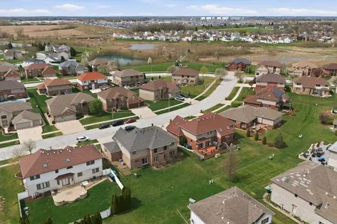 909 Berkshire Drive Matteson IL 60443