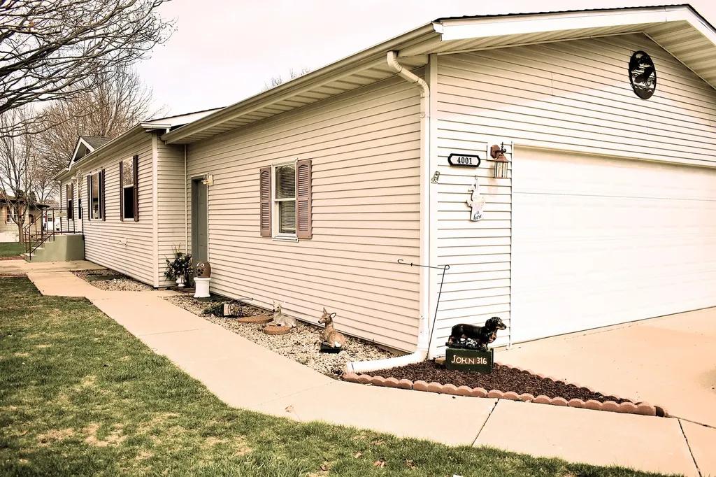 4001 Greenspire Belvidere IL 61008