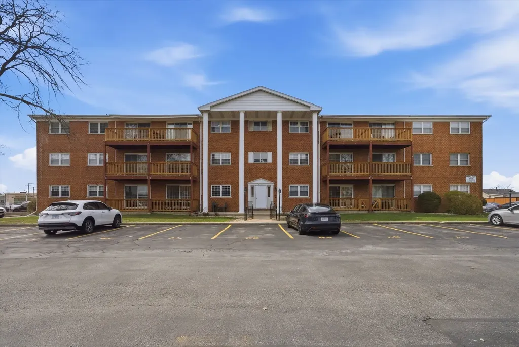 6135 West 94th Street Oak Lawn IL 60453