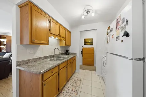 6135 West 94th Street Oak Lawn IL 60453