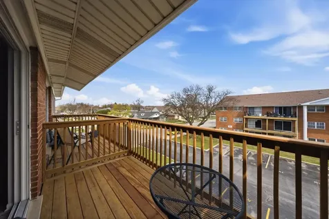 6135 West 94th Street Oak Lawn IL 60453