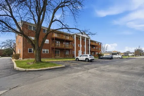 6135 West 94th Street Oak Lawn IL 60453