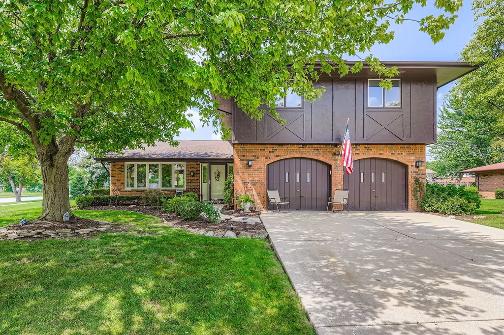 136 Caryville Lane Schaumburg IL 60193