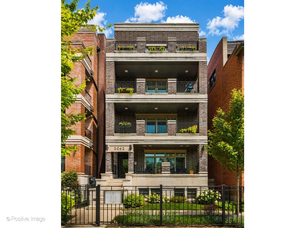 2042 North Burling Street Chicago IL 60614