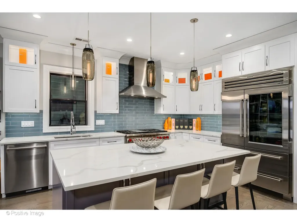 2042 North Burling Street Chicago IL 60614