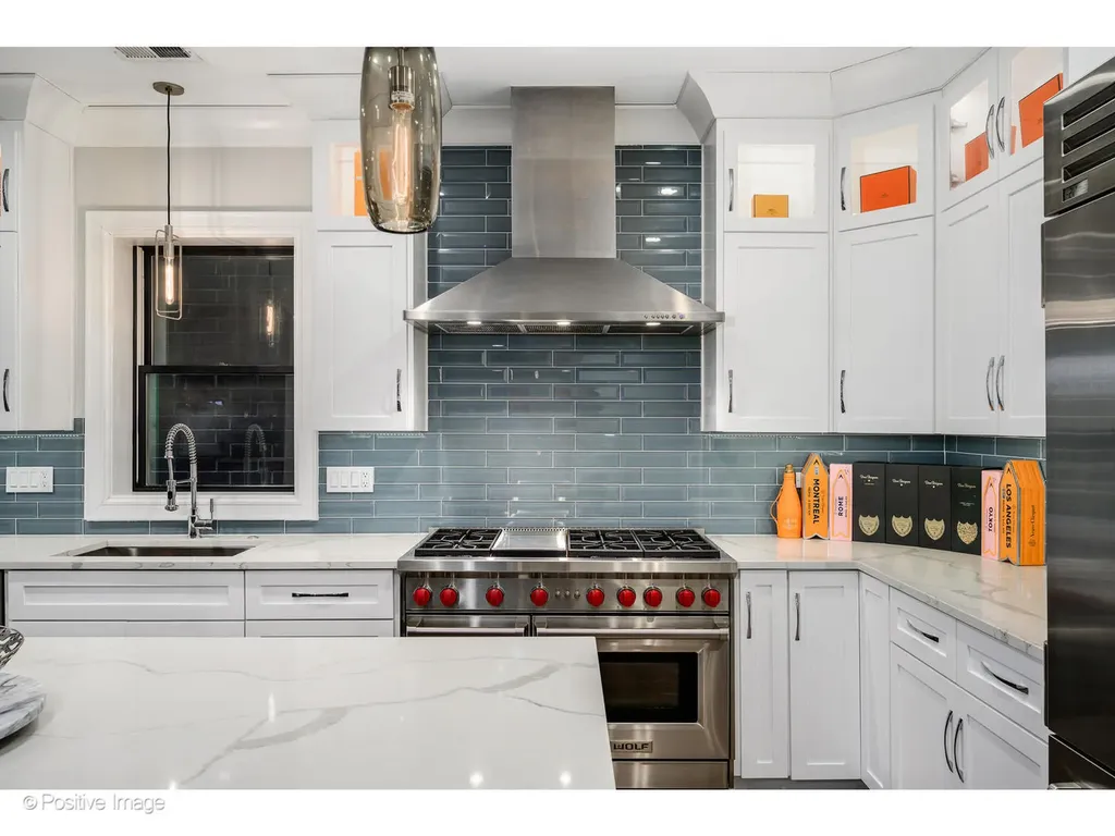 2042 North Burling Street Chicago IL 60614