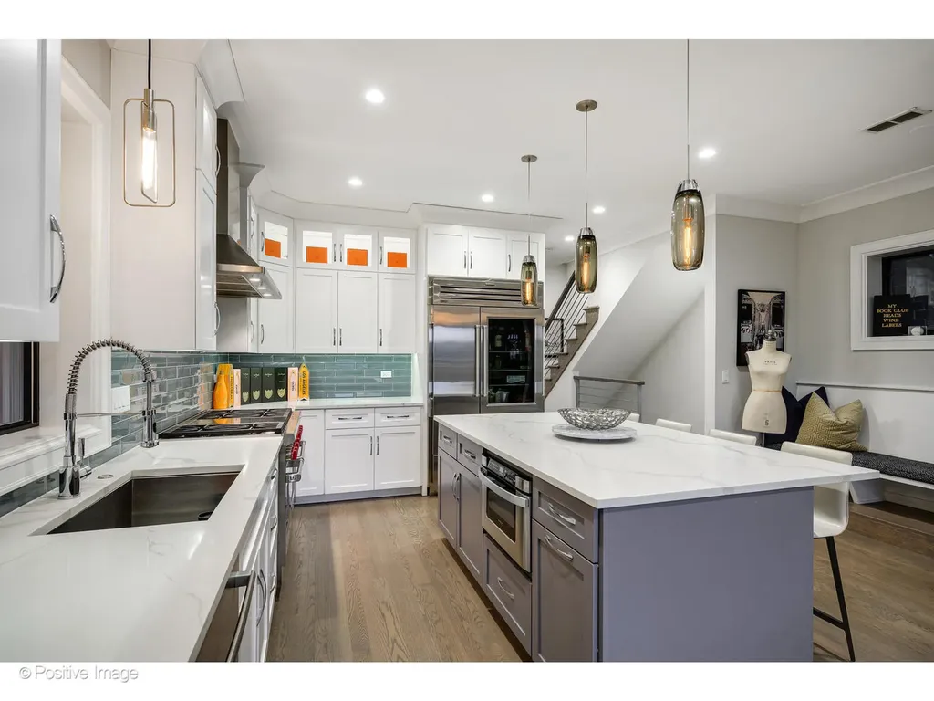 2042 North Burling Street Chicago IL 60614