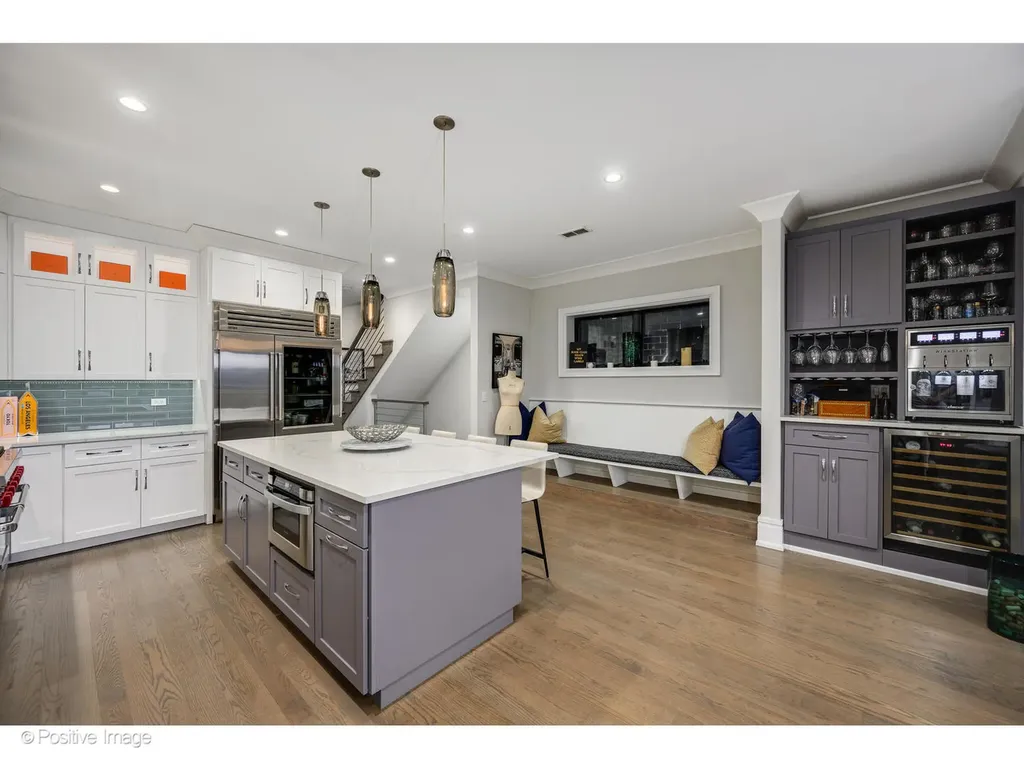 2042 North Burling Street Chicago IL 60614