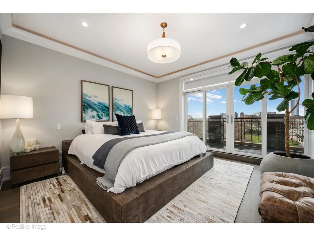 2042 North Burling Street Chicago IL 60614