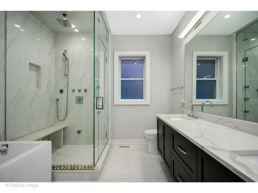 2042 North Burling Street Chicago IL 60614