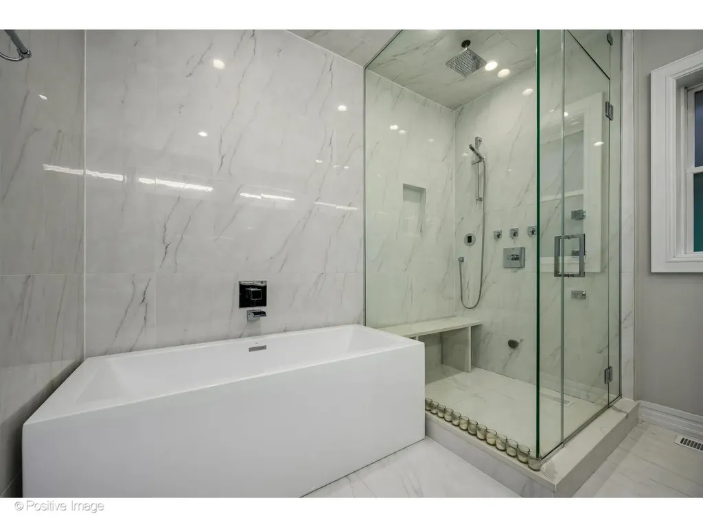 2042 North Burling Street Chicago IL 60614