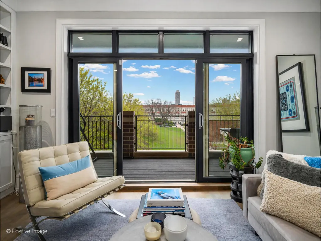 2042 North Burling Street Chicago IL 60614