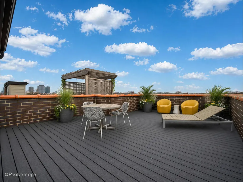 2042 North Burling Street Chicago IL 60614