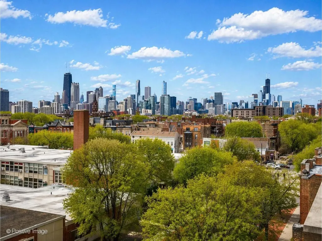 2042 North Burling Street Chicago IL 60614