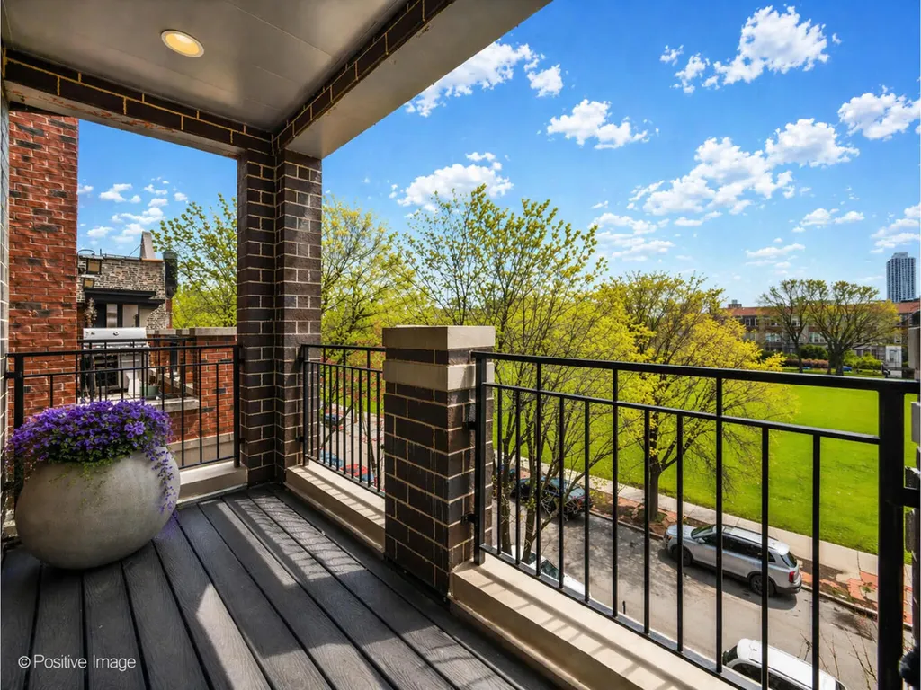 2042 North Burling Street Chicago IL 60614
