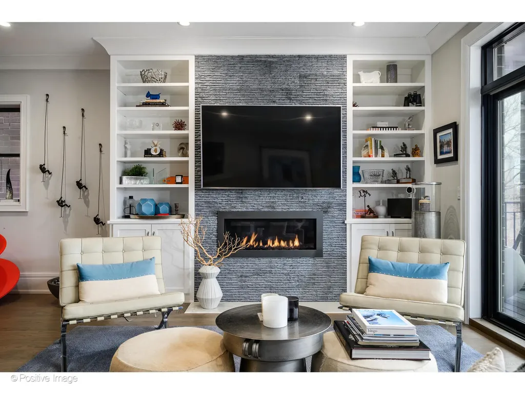 2042 North Burling Street Chicago IL 60614