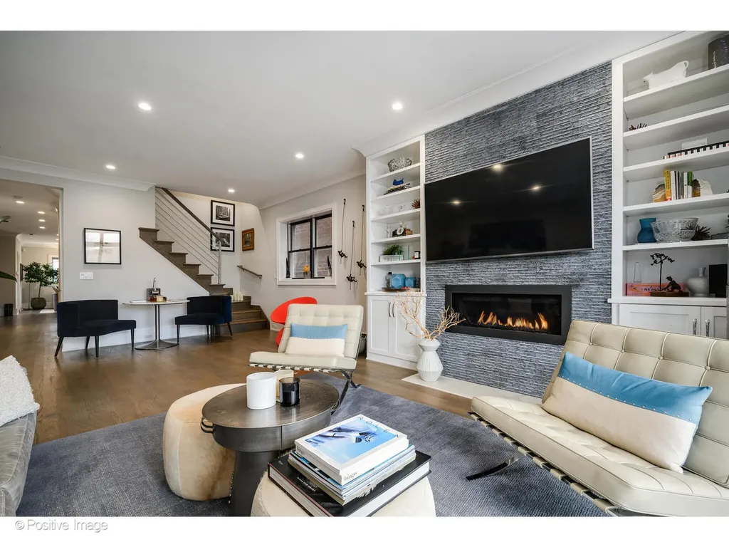 2042 North Burling Street Chicago IL 60614