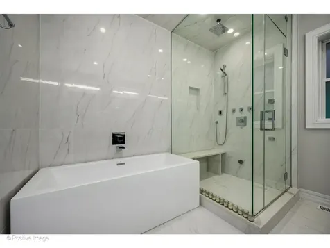 2042 North Burling Street Chicago IL 60614