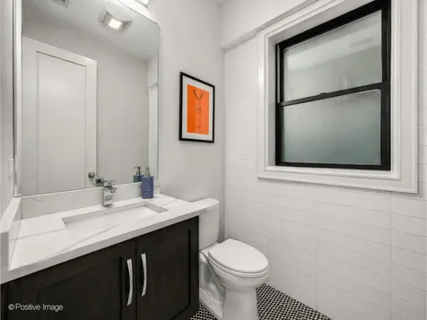 2042 North Burling Street Chicago IL 60614