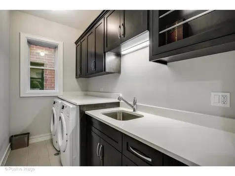 2042 North Burling Street Chicago IL 60614