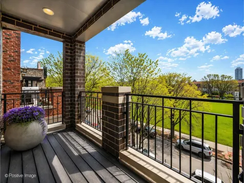 2042 North Burling Street Chicago IL 60614