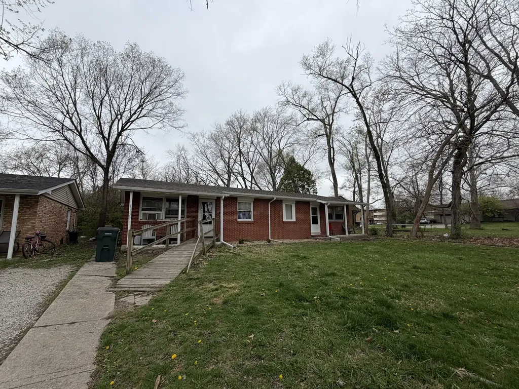 1207 North Linview Avenue Urbana IL 61801