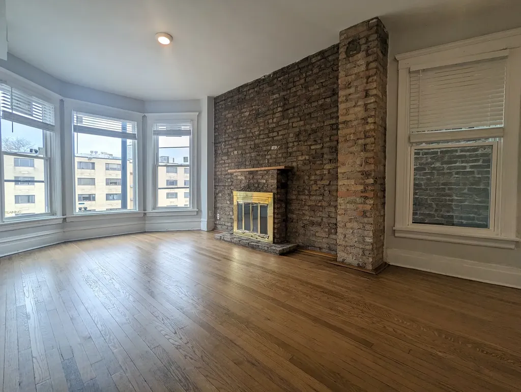 3544 North Halsted Street Chicago IL 60657