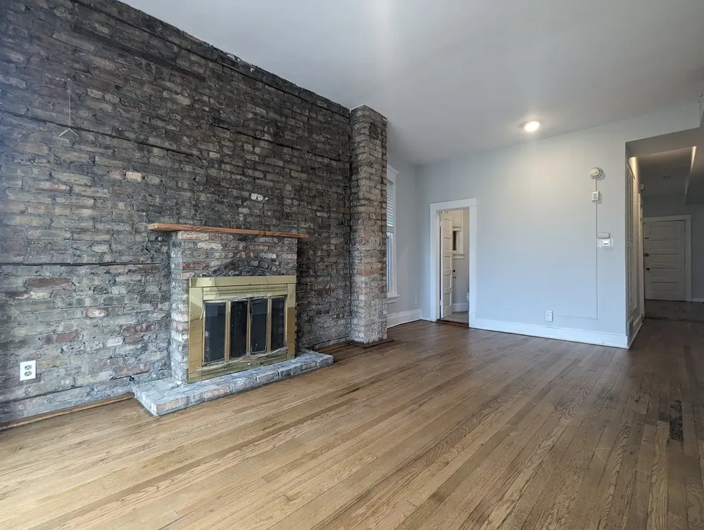 3544 North Halsted Street Chicago IL 60657