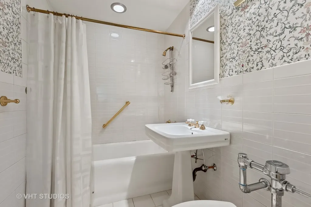 220 East Walton Place Chicago IL 60611