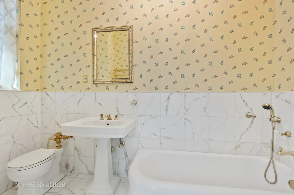 220 East Walton Place Chicago IL 60611