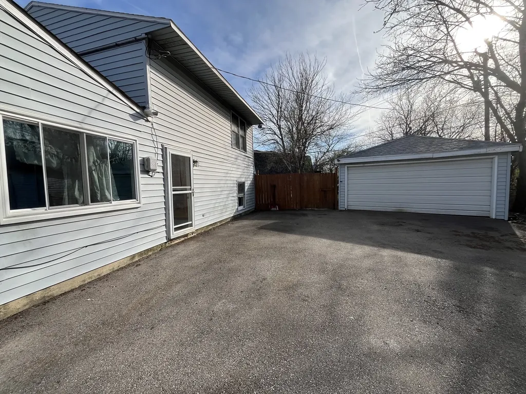 225 Malibu Drive Bolingbrook IL 60440
