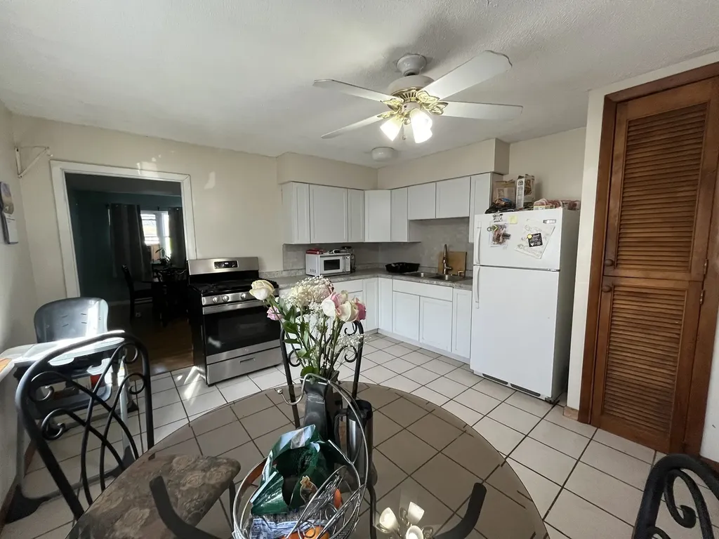 225 Malibu Drive Bolingbrook IL 60440