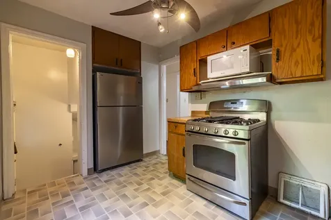 17633 Roy Street Lansing IL 60438