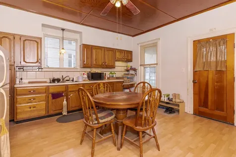214 West Owsley Street Chenoa IL 61726