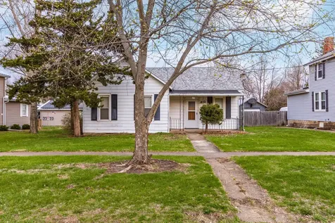 214 West Owsley Street Chenoa IL 61726