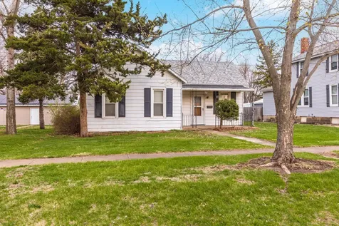 214 West Owsley Street Chenoa IL 61726