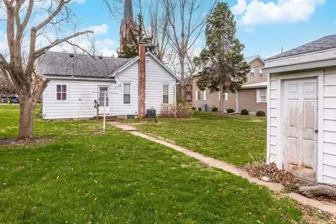 214 West Owsley Street Chenoa IL 61726