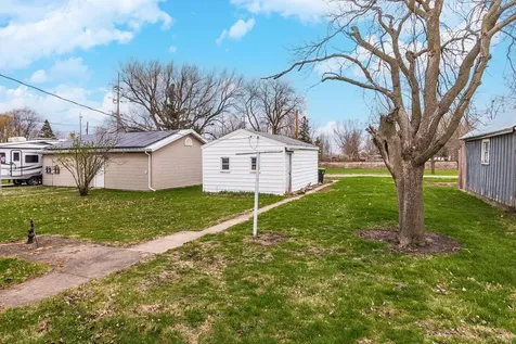 214 West Owsley Street Chenoa IL 61726