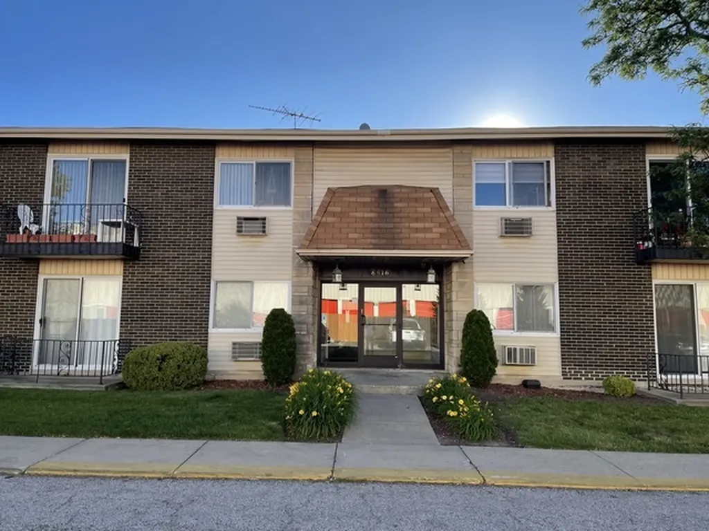 8816 North Western Avenue Des Plaines IL 60016