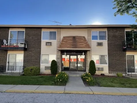 8816 North Western Avenue Des Plaines IL 60016