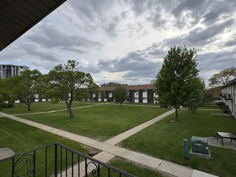 8816 North Western Avenue Des Plaines IL 60016