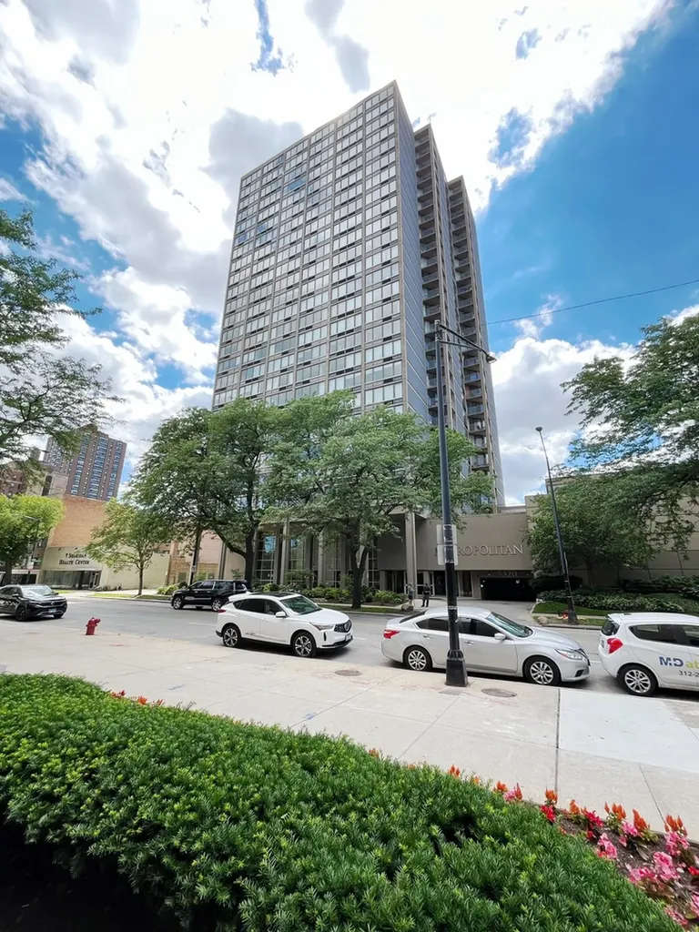 5320 North Sheridan Road Chicago IL 60640